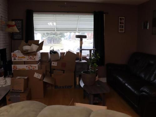 4616 45 Ave, Wetaskiwin, AB - Indoor Photo Showing Living Room