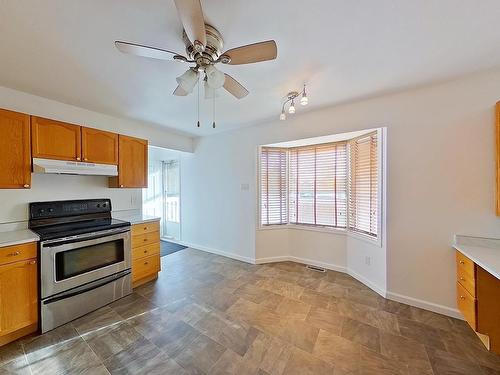 15731 110B Avenue, Edmonton, AB - Indoor Photo Showing Kitchen