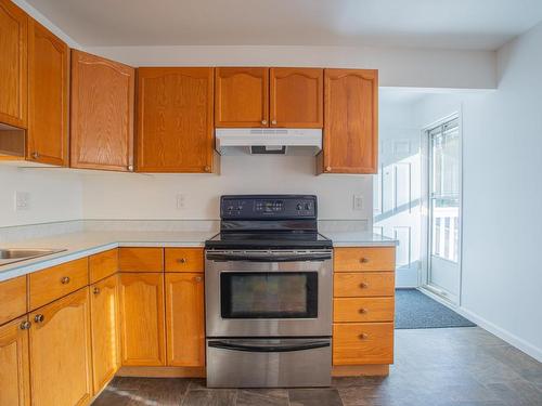 15731 110B Avenue, Edmonton, AB - Indoor Photo Showing Kitchen