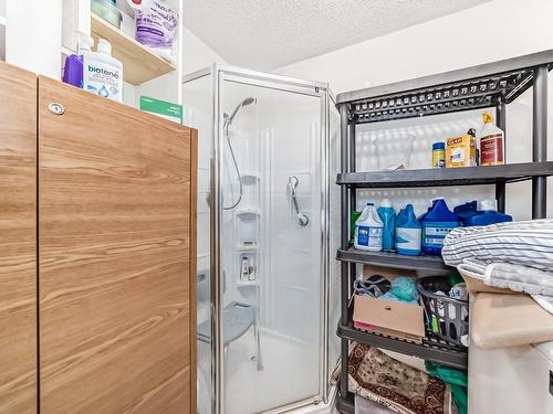 6404 159 Avenue, Edmonton, AB - Indoor Photo Showing Bathroom