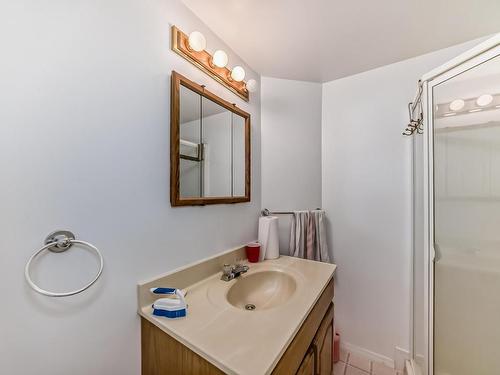 6404 159 Avenue, Edmonton, AB - Indoor Photo Showing Bathroom