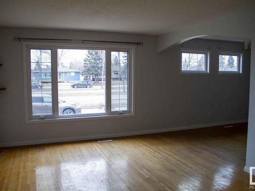 16805 95 Avenue, Edmonton, AB - Indoor Photo Showing Other Room