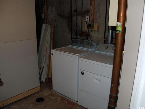 16805 95 Avenue, Edmonton, AB - Indoor Photo Showing Laundry Room