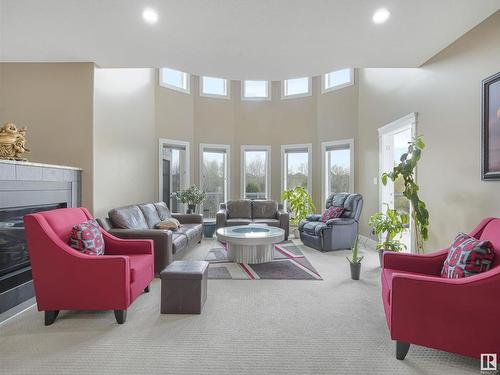 831 Wildwood Crescent, Edmonton, AB - Indoor Photo Showing Living Room