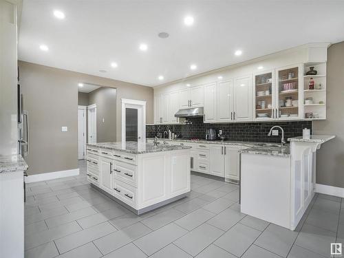 831 Wildwood Crescent, Edmonton, AB - Indoor Photo Showing Kitchen With Upgraded Kitchen