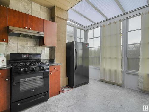 831 Wildwood Crescent, Edmonton, AB - Indoor Photo Showing Kitchen