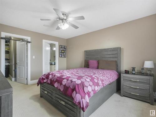 831 Wildwood Crescent, Edmonton, AB - Indoor Photo Showing Bedroom