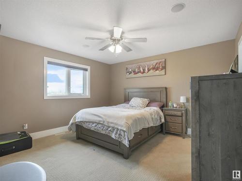 831 Wildwood Crescent, Edmonton, AB - Indoor Photo Showing Bedroom