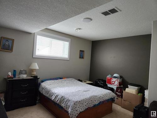 831 Wildwood Crescent, Edmonton, AB - Indoor Photo Showing Bedroom