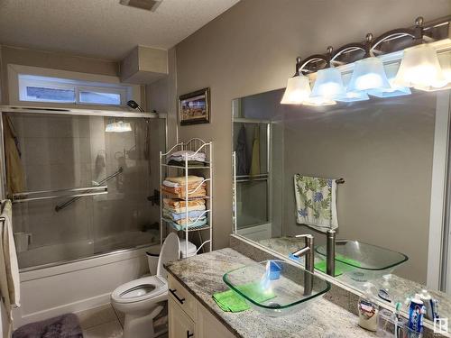 831 Wildwood Crescent, Edmonton, AB - Indoor Photo Showing Bathroom