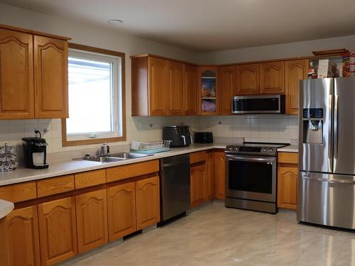 471019 Rge Rd 250, Rural Wetaskiwin County, AB - Indoor Photo Showing Kitchen With Double Sink