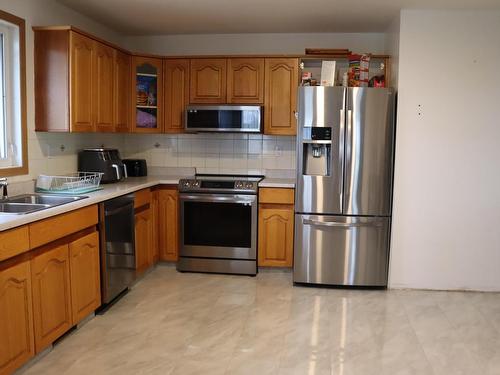 471019 Rge Rd 250, Rural Wetaskiwin County, AB - Indoor Photo Showing Kitchen With Double Sink