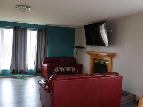 471019 Rge Rd 250, Rural Wetaskiwin County, AB - Indoor Photo Showing Living Room With Fireplace