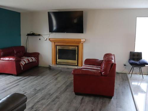 471019 Rge Rd 250, Rural Wetaskiwin County, AB - Indoor Photo Showing Living Room With Fireplace