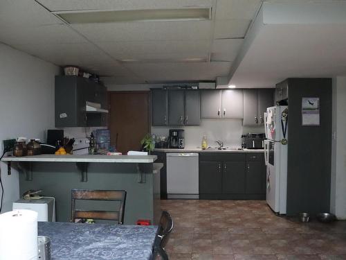 471019 Rge Rd 250, Rural Wetaskiwin County, AB - Indoor Photo Showing Kitchen With Double Sink