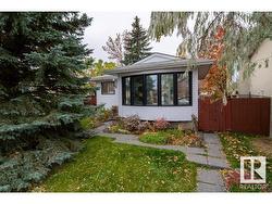 39 KINISKI CR NW  Edmonton, AB T6L 5E3