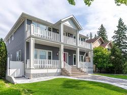 7706 JASPER AV NW  Edmonton, AB T5H 3R8