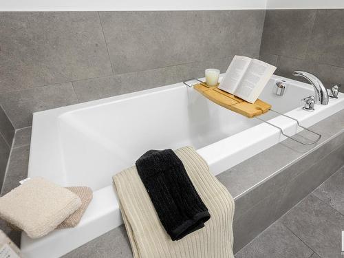 20956 22 Avenue, Edmonton, AB - Indoor Photo Showing Bathroom