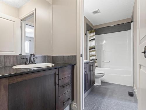 6011 Stinson Road, Edmonton, AB - Indoor Photo Showing Bathroom