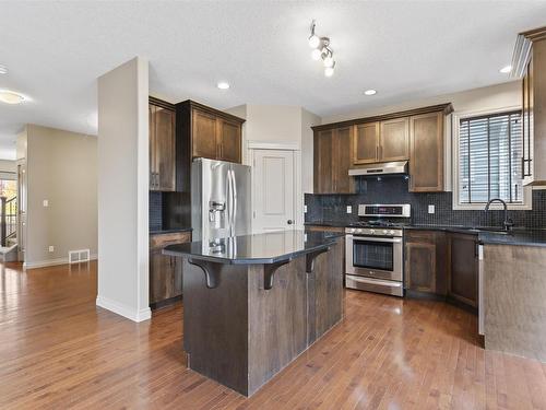 6011 Stinson Road, Edmonton, AB - Indoor Photo Showing Kitchen With Upgraded Kitchen