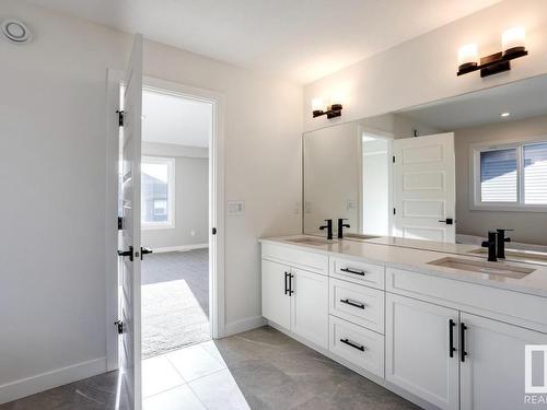 20319 29 Avenue, Edmonton, AB - Indoor Photo Showing Bathroom