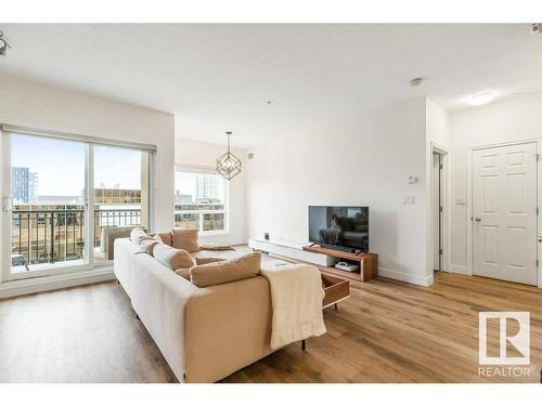 405 10606 102 Avenue, Edmonton, AB - Indoor Photo Showing Living Room