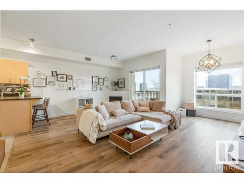 405 10606 102 Avenue, Edmonton, AB - Indoor Photo Showing Living Room