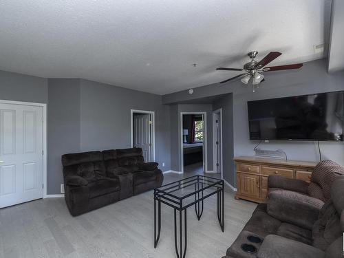 103 10711 83 Avenue, Edmonton, AB - Indoor Photo Showing Living Room