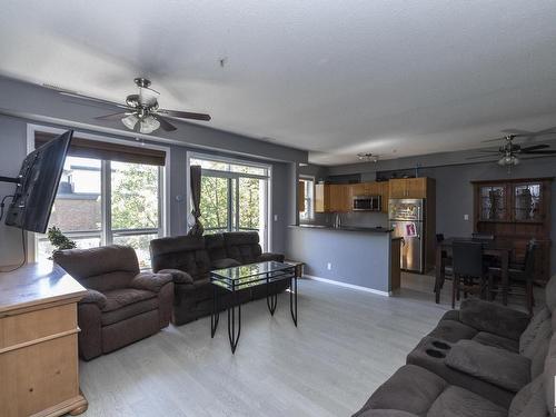 103 10711 83 Avenue, Edmonton, AB - Indoor Photo Showing Living Room