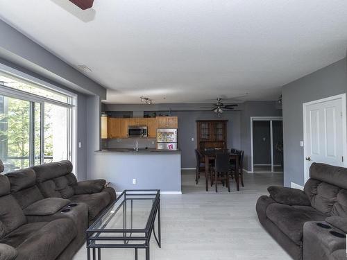 103 10711 83 Avenue, Edmonton, AB - Indoor Photo Showing Living Room