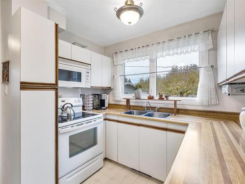 8704 128 Avenue, Edmonton, AB - Indoor Photo Showing Kitchen With Double Sink