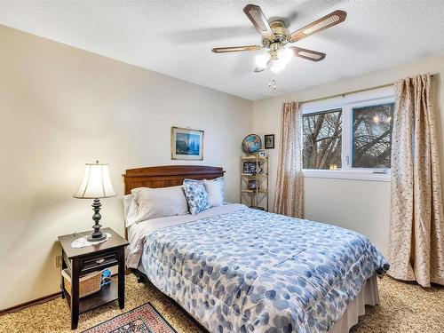 8704 128 Avenue, Edmonton, AB - Indoor Photo Showing Bedroom