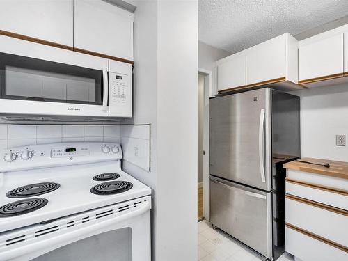 8704 128 Avenue, Edmonton, AB - Indoor Photo Showing Kitchen