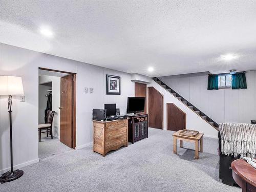 8704 128 Avenue, Edmonton, AB - Indoor