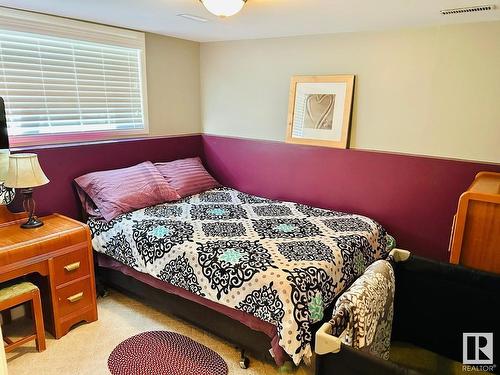 5024 39 Street, Sylvan Lake, AB - Indoor Photo Showing Bedroom