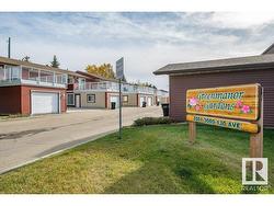 2919 130 AV NW  Edmonton, AB T5A 3M1