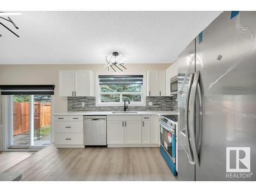 2919 130 Avenue, Edmonton, AB - Indoor Photo Showing Kitchen With Upgraded Kitchen