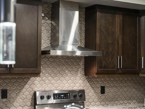 223 524 Griesbach Parade, Edmonton, AB - Indoor Photo Showing Kitchen