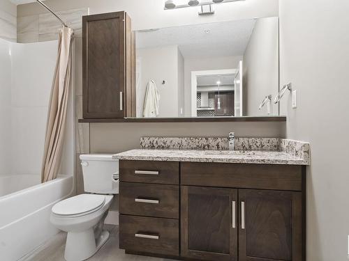 223 524 Griesbach Parade, Edmonton, AB - Indoor Photo Showing Bathroom