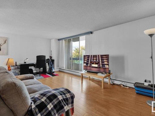 502 10883 Saskatchewan Drive, Edmonton, AB - Indoor Photo Showing Living Room