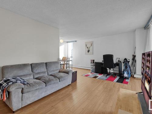 502 10883 Saskatchewan Drive, Edmonton, AB - Indoor Photo Showing Living Room