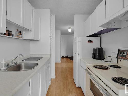 502 10883 Saskatchewan Drive, Edmonton, AB - Indoor Photo Showing Kitchen