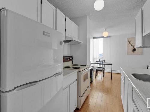 502 10883 Saskatchewan Drive, Edmonton, AB - Indoor Photo Showing Kitchen