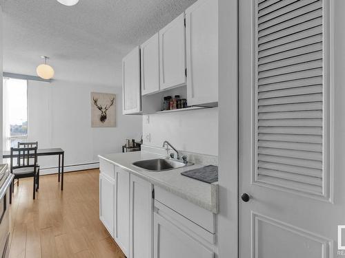 502 10883 Saskatchewan Drive, Edmonton, AB - Indoor Photo Showing Kitchen