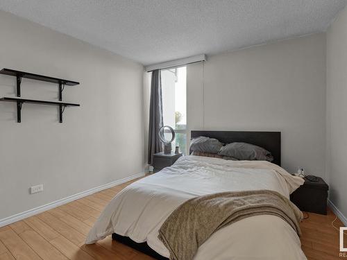 502 10883 Saskatchewan Drive, Edmonton, AB - Indoor Photo Showing Bedroom