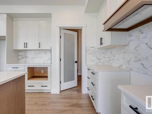 1552 Howes Place, Edmonton, AB - Indoor Photo Showing Kitchen