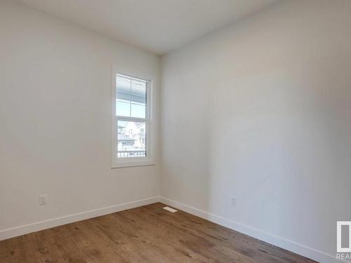 1552 Howes Place, Edmonton, AB - Indoor Photo Showing Other Room