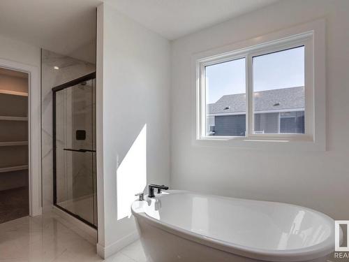 1552 Howes Place, Edmonton, AB - Indoor Photo Showing Bathroom