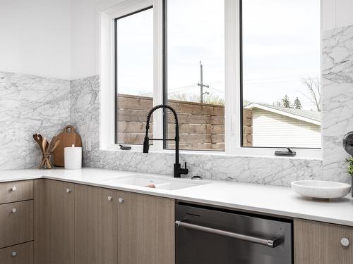 9252 76 Street, Edmonton, AB - Indoor Photo Showing Kitchen