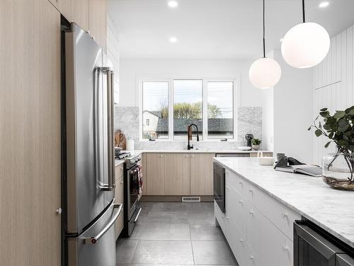 9252 76 Street, Edmonton, AB - Indoor Photo Showing Kitchen